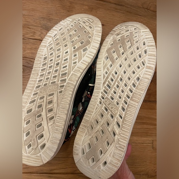 Hey Dude Men’s Wally H2O Shoes - Picture 3 of 4